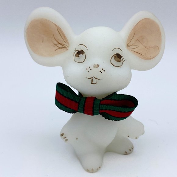 c1980's Fenton Milk Glass Christmas Bowtie Mouse by S. Mason figurine MC1554